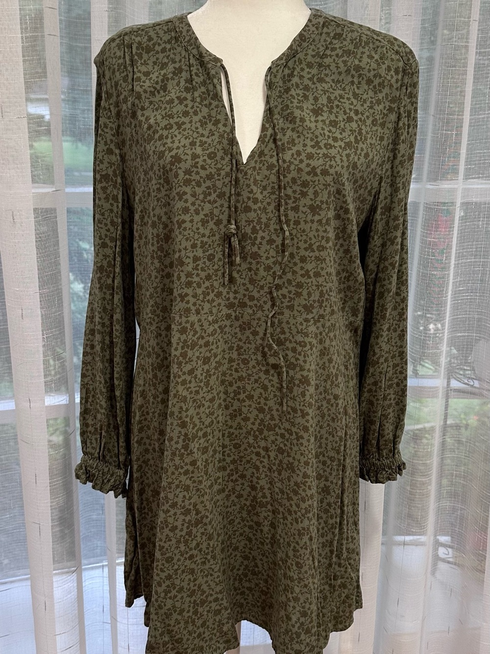 Melrose and Market Women’s Olive Green Floral Long-Sleeve Tunic Dress Size M
